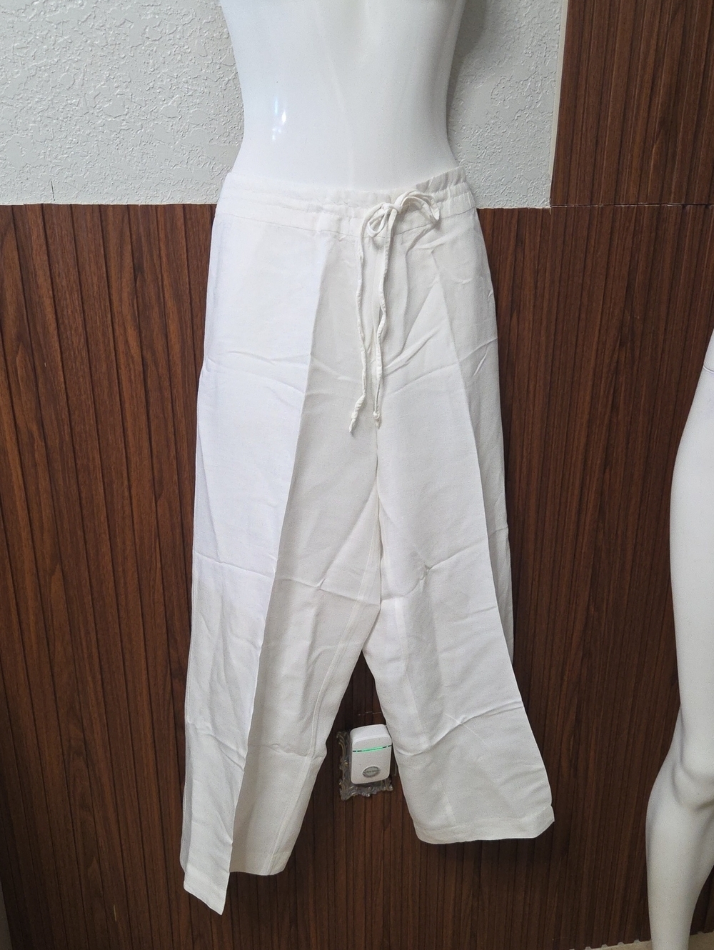 New York & Company Cream Wide-Leg Drawstring Capris Large Sz.